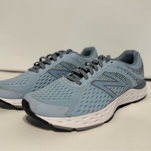 New Balance 9.5 Blue Running Shoes 680v6